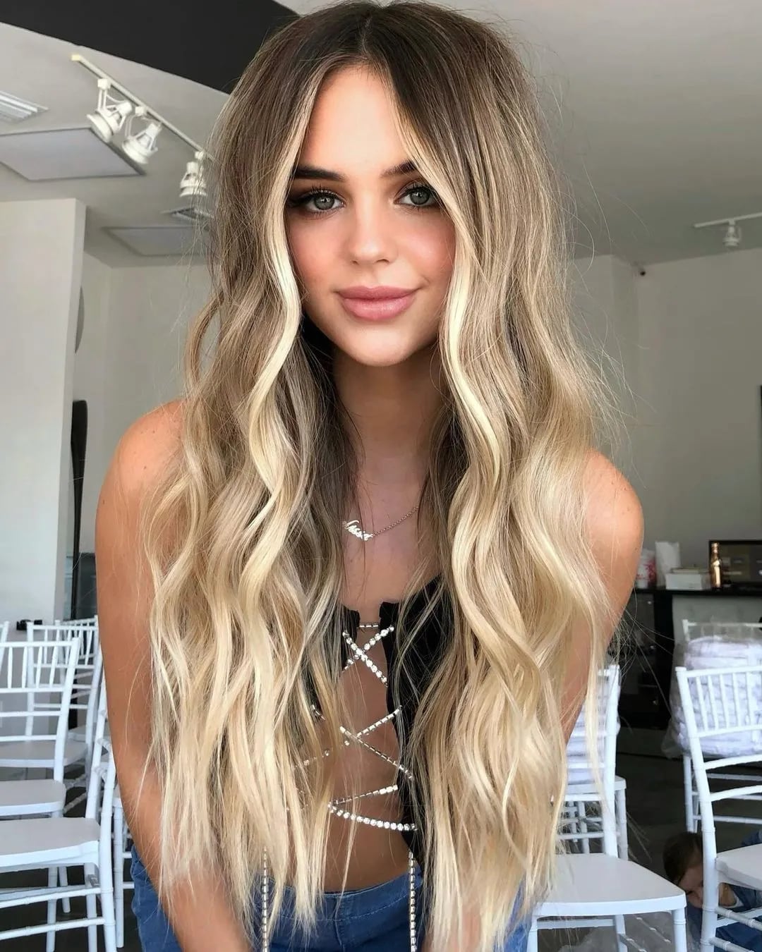 Mid-Back Blonde Balayage With Face-Framing Curtain Bangs, Wavy Mid-Back Blonde Balayage With Face-Framing Curtain Bangs, Wavy — Blonde Hair 2027 for Olive Skin