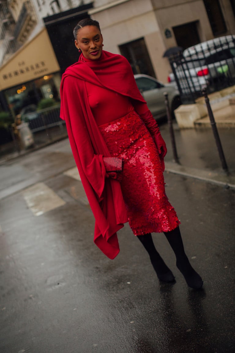 Monochromatic red outfit with oversized scarf Monochromatic red outfit with oversized scarf — Red New Years Eve Outfits 2027