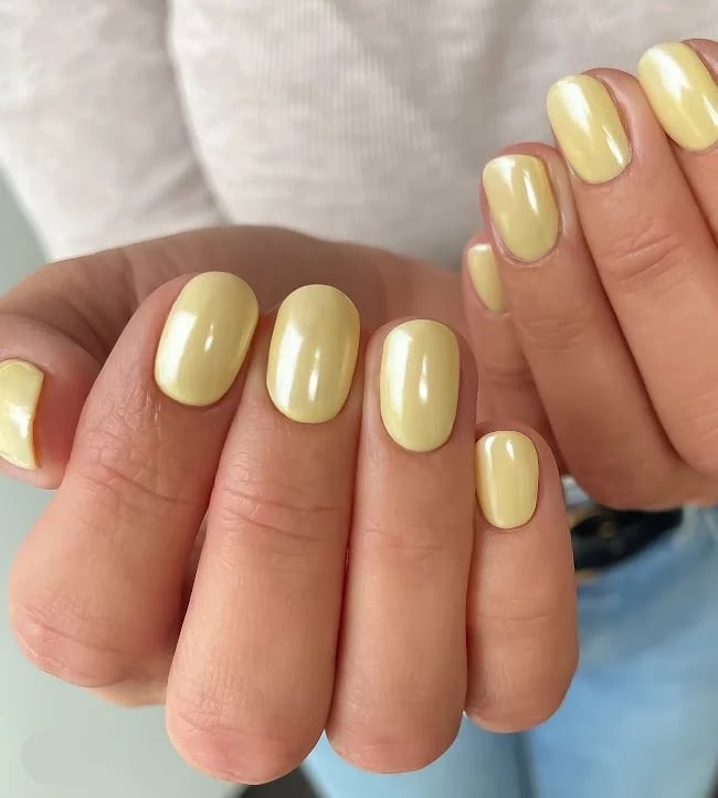 Pale Yellow Glossy Short Oval Nails Pale Yellow Glossy Short Oval Nails — Short Nails 2027 for Mature Hands
